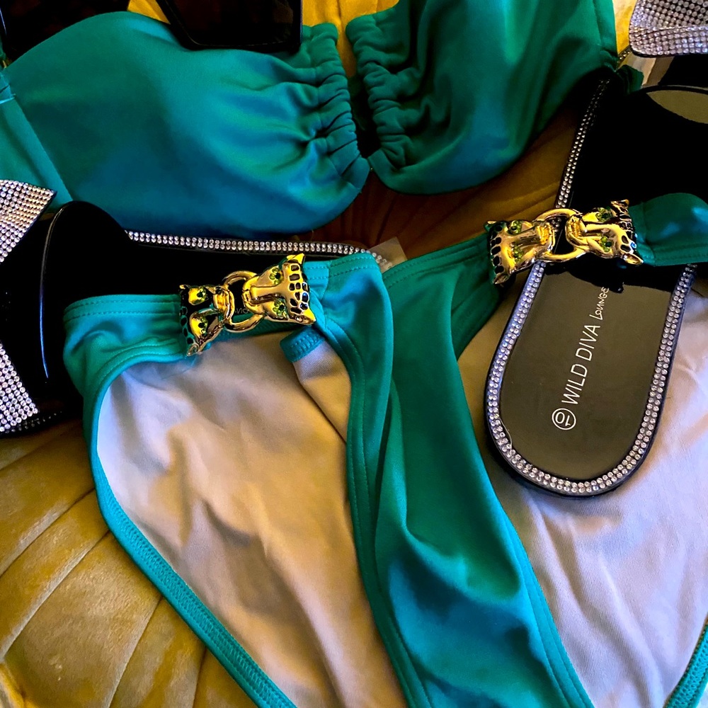 Two piece bathing suit - Picture 3 of 4